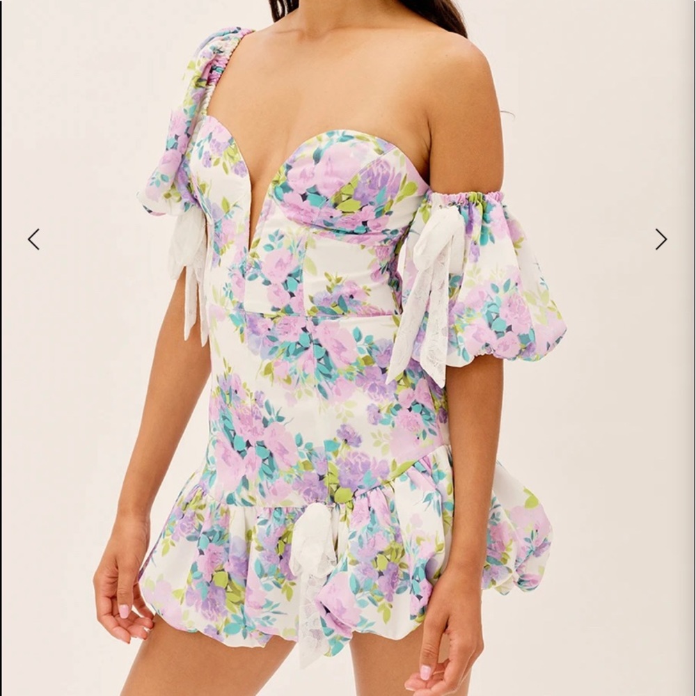 Super adorable FOR LOVE AND LEMONS floral mini dress. worn once for 2 hours